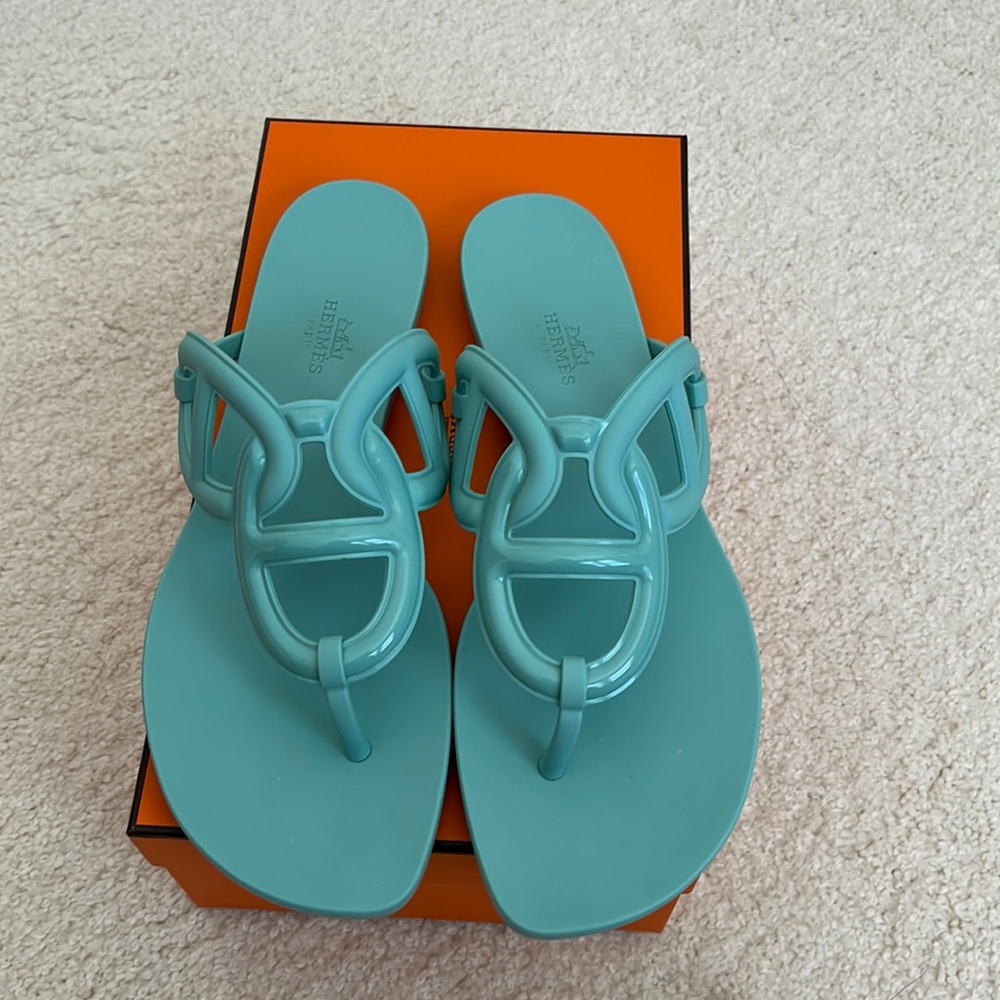 NEW WITH TAGS Hermes Égérie Tiffany blue jelly sandals